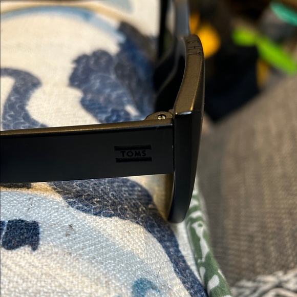 Toms Matte Black Cat-Eye Sunglasses - Picture 2 of 9
